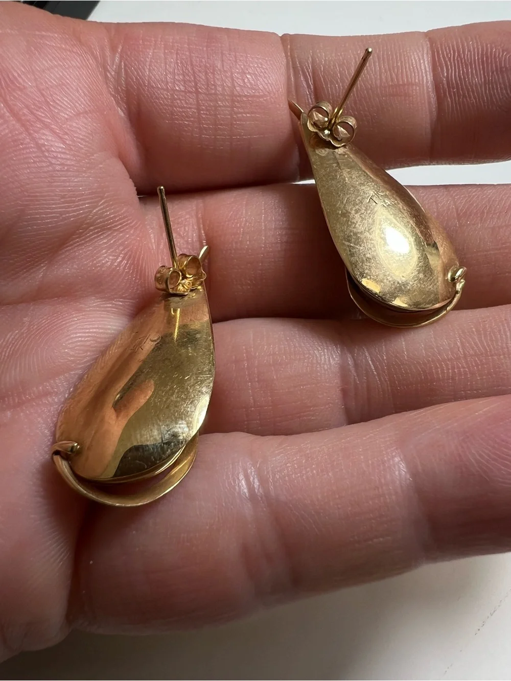 14K Gold Teardrop Pearl Vintage Earrings for pierced ears